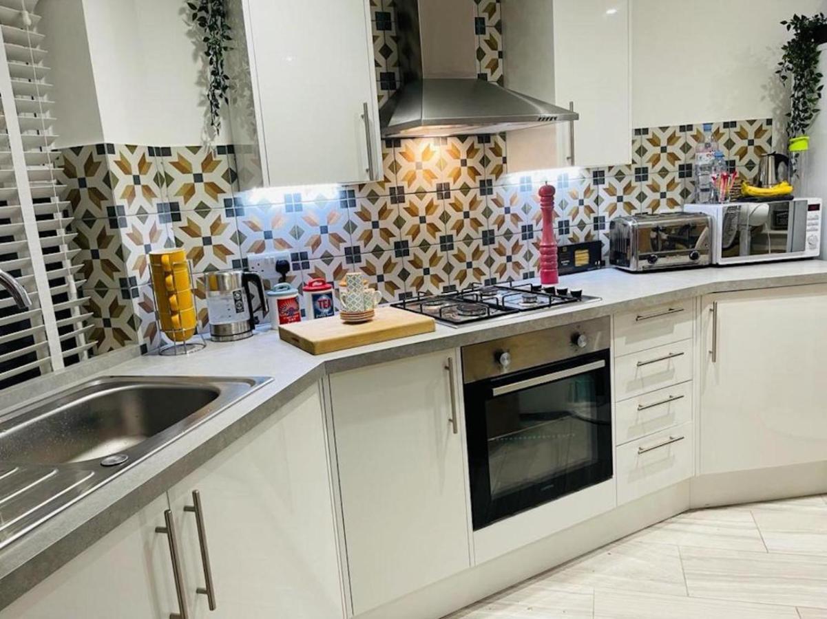 Apartmán Bagshot Pennyhill Camberley Ascot Luxury 2 Beds 1 Bath Sleeps 4 Pets Ok Permit Parking Exteriér fotografie