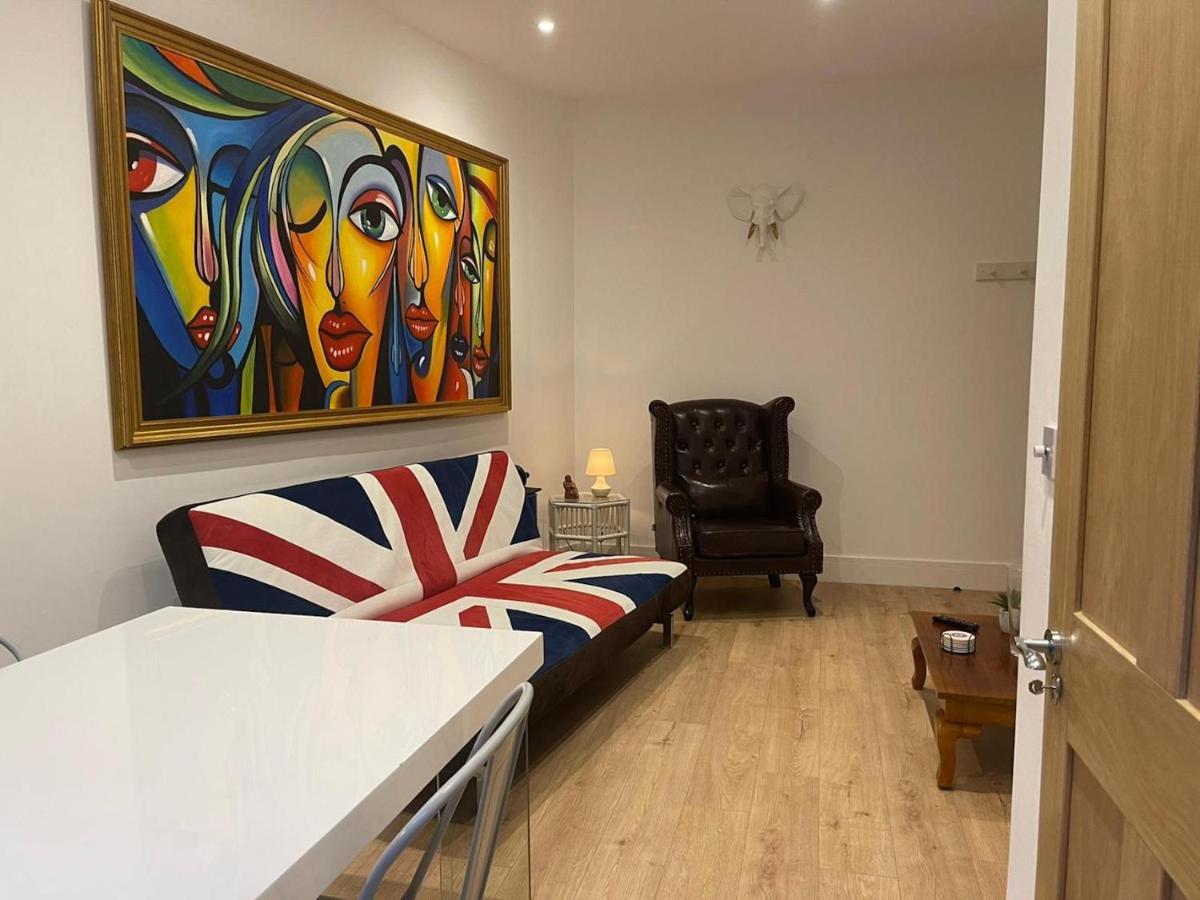 Apartmán Bagshot Pennyhill Camberley Ascot Luxury 2 Beds 1 Bath Sleeps 4 Pets Ok Permit Parking Exteriér fotografie