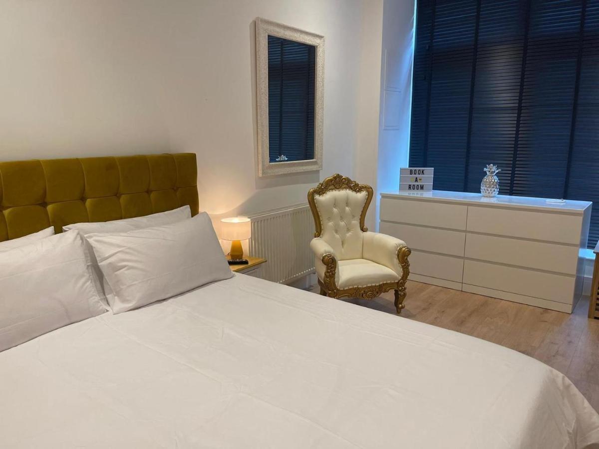 Apartmán Bagshot Pennyhill Camberley Ascot Luxury 2 Beds 1 Bath Sleeps 4 Pets Ok Permit Parking Exteriér fotografie