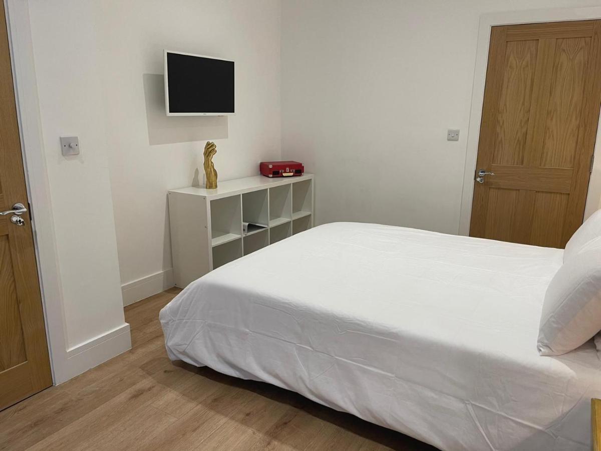 Apartmán Bagshot Pennyhill Camberley Ascot Luxury 2 Beds 1 Bath Sleeps 4 Pets Ok Permit Parking Exteriér fotografie