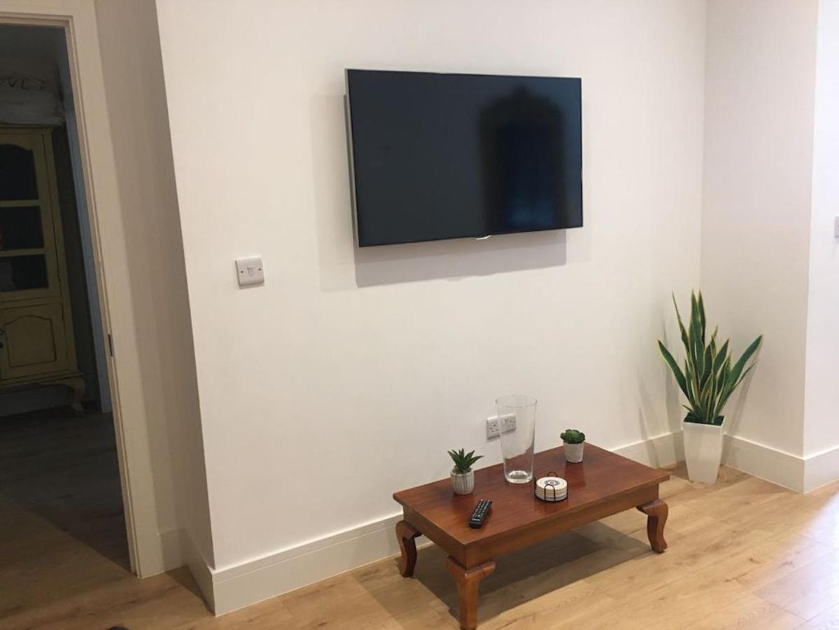 Apartmán Bagshot Pennyhill Camberley Ascot Luxury 2 Beds 1 Bath Sleeps 4 Pets Ok Permit Parking Exteriér fotografie