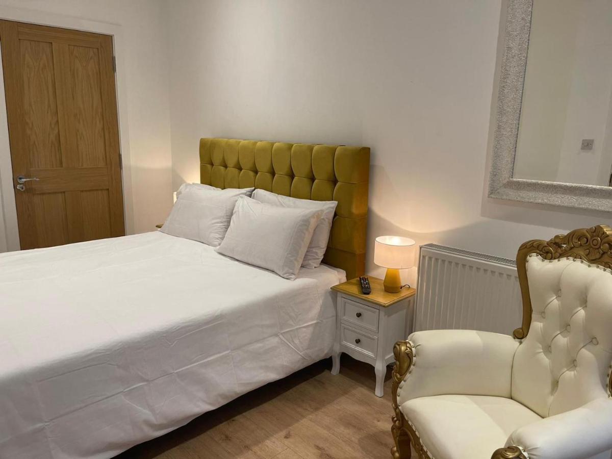 Apartmán Bagshot Pennyhill Camberley Ascot Luxury 2 Beds 1 Bath Sleeps 4 Pets Ok Permit Parking Exteriér fotografie
