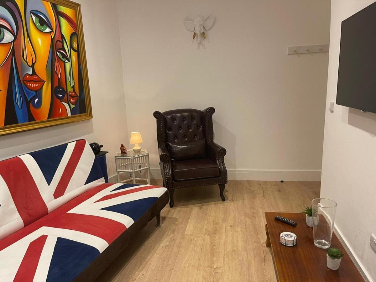 Apartmán Bagshot Pennyhill Camberley Ascot Luxury 2 Beds 1 Bath Sleeps 4 Pets Ok Permit Parking Exteriér fotografie