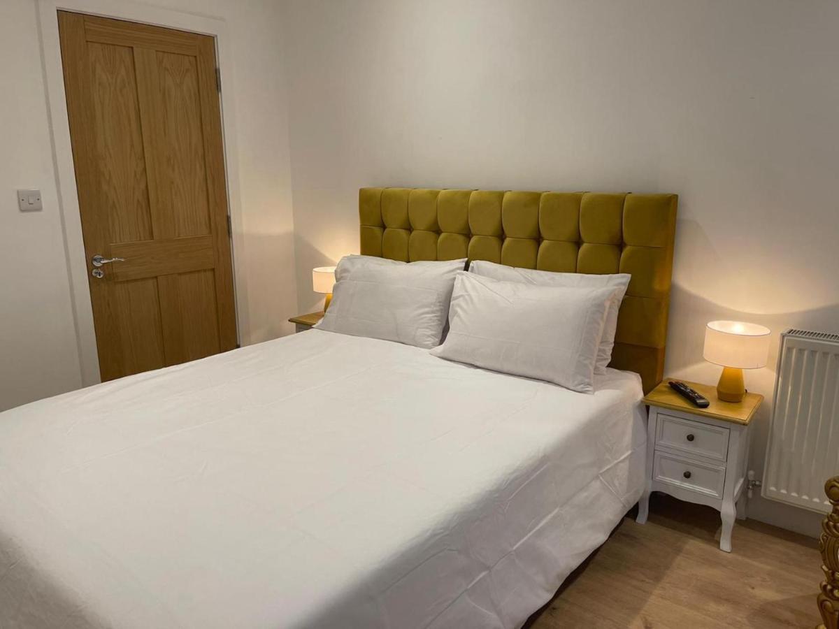 Apartmán Bagshot Pennyhill Camberley Ascot Luxury 2 Beds 1 Bath Sleeps 4 Pets Ok Permit Parking Exteriér fotografie