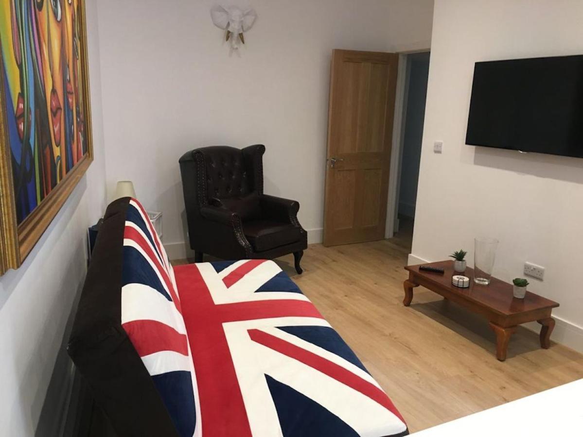 Apartmán Bagshot Pennyhill Camberley Ascot Luxury 2 Beds 1 Bath Sleeps 4 Pets Ok Permit Parking Exteriér fotografie
