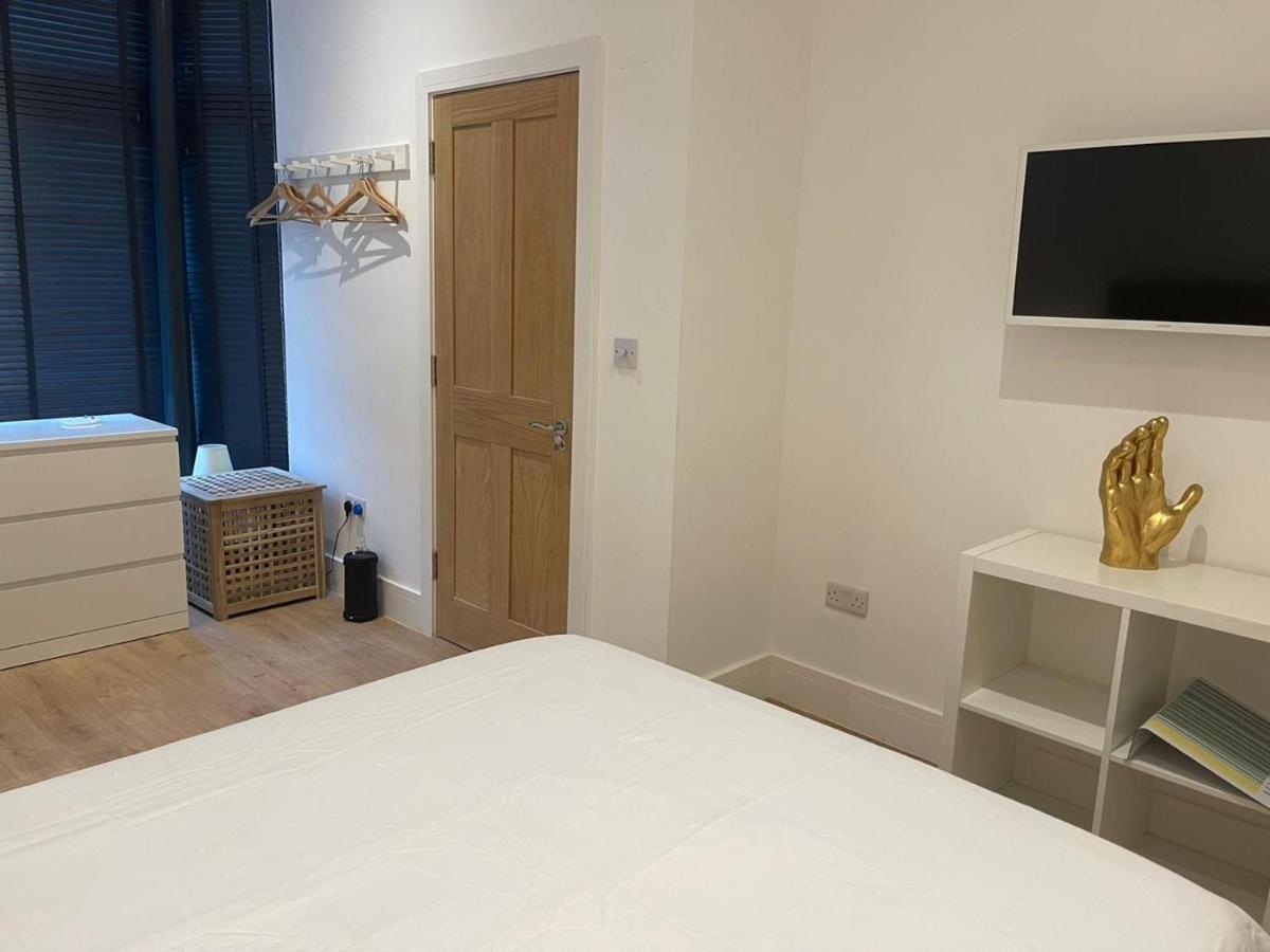 Apartmán Bagshot Pennyhill Camberley Ascot Luxury 2 Beds 1 Bath Sleeps 4 Pets Ok Permit Parking Exteriér fotografie